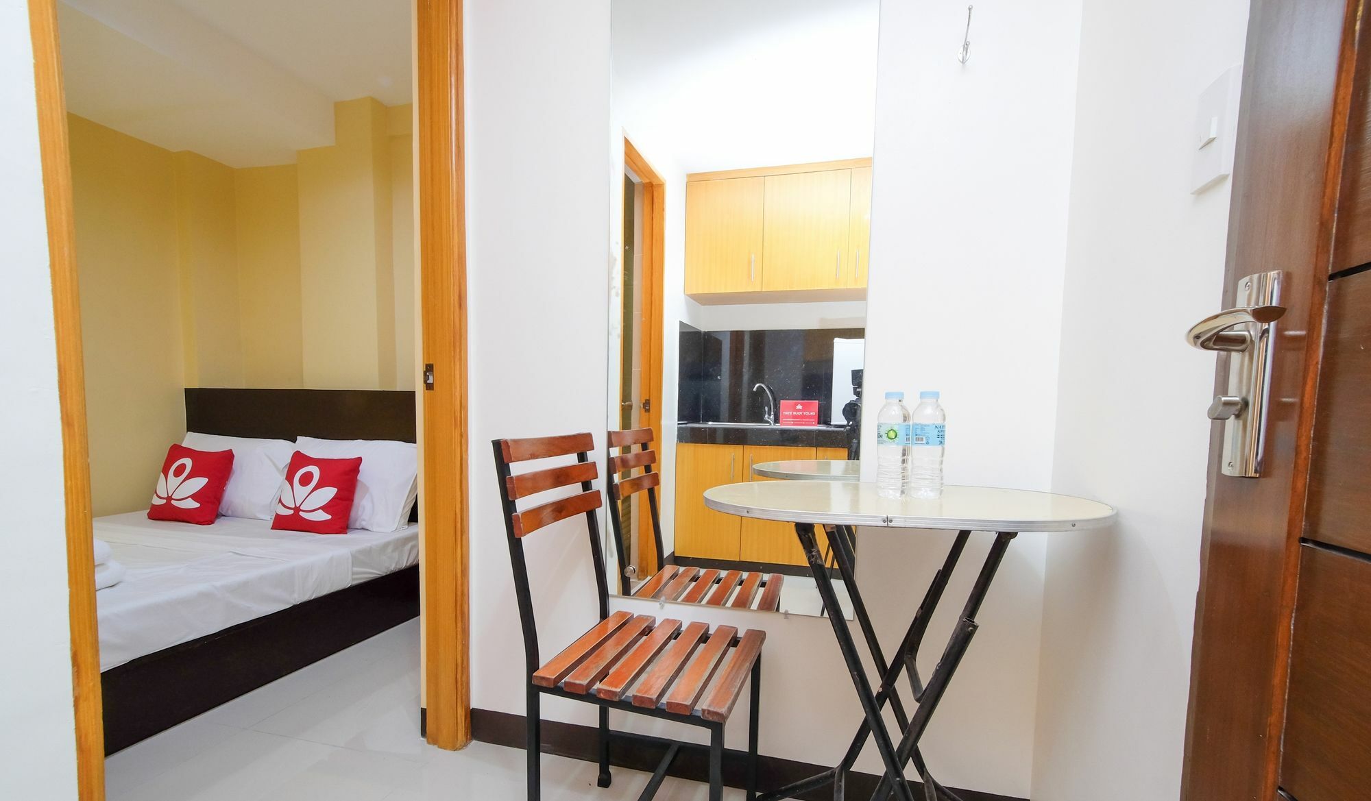 Zen Rooms Time Travellers Makati Makati City Екстериор снимка